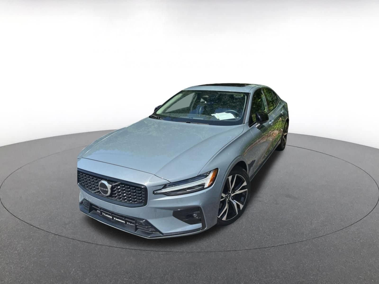 Thumbnail: 2024 Volvo S60 - 10