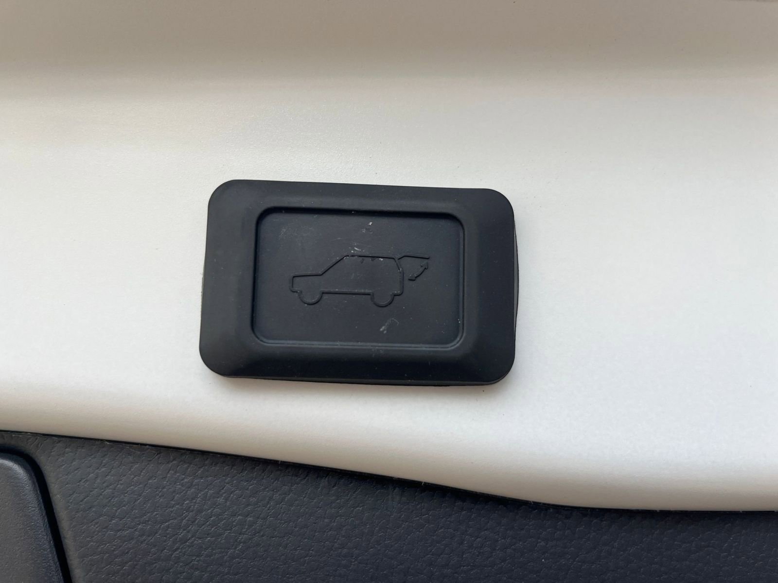 Thumbnail: 2025 Toyota RAV4 - 20