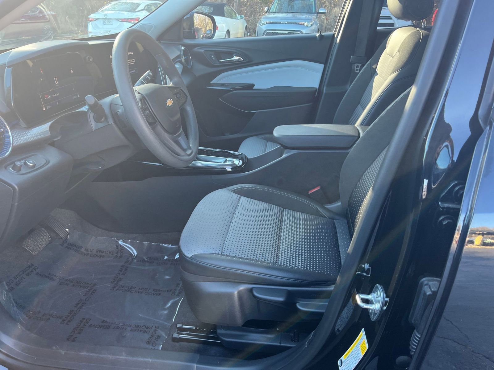 Thumbnail: 2025 Chevrolet Trax - 21