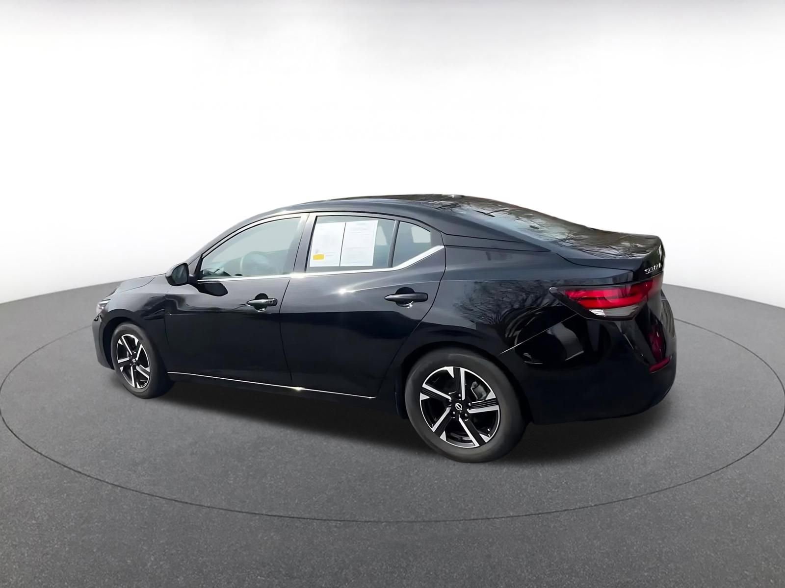 Thumbnail: 2025 Nissan Sentra - 10