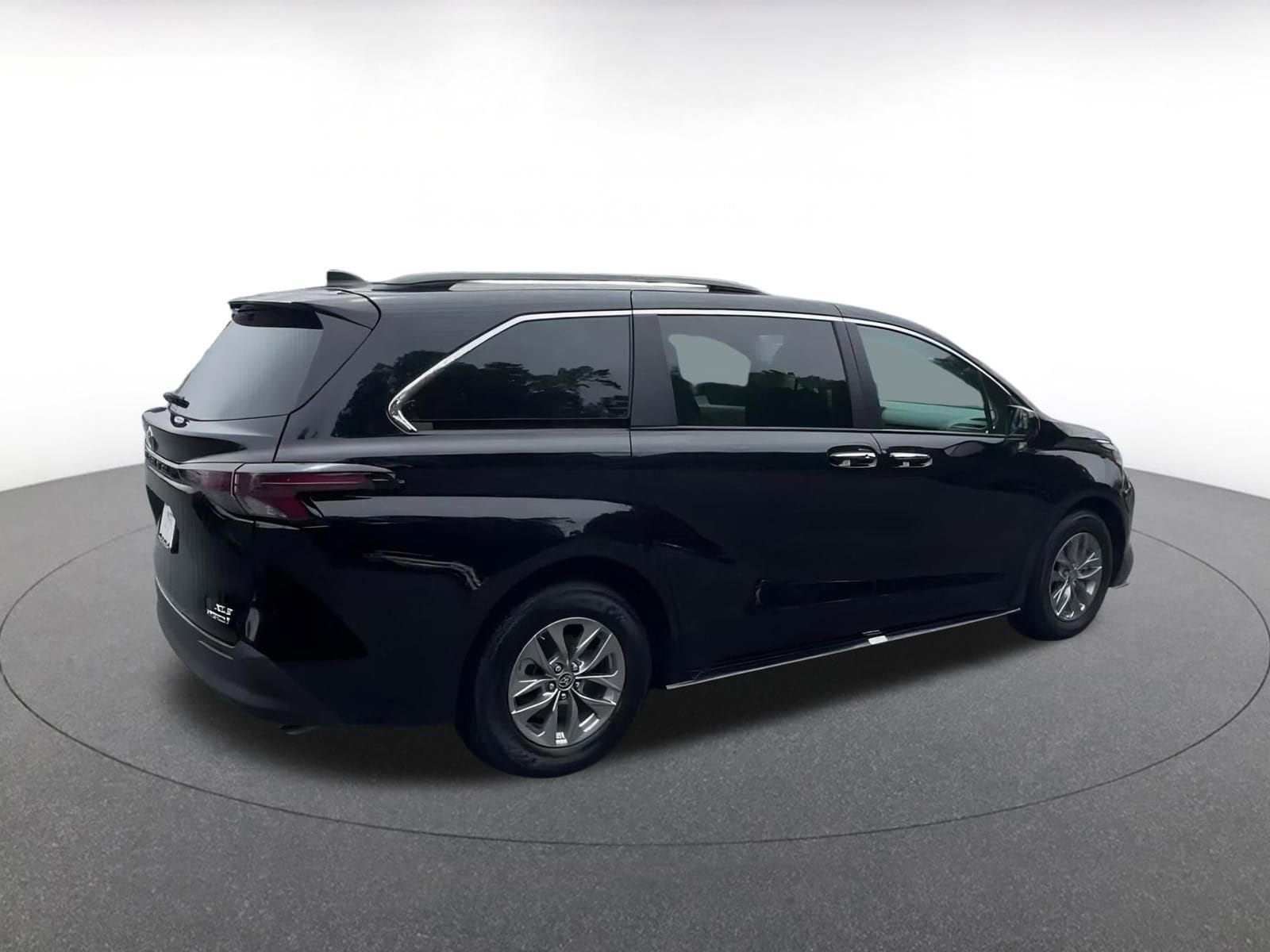 2024 Toyota Sienna XLE 15
