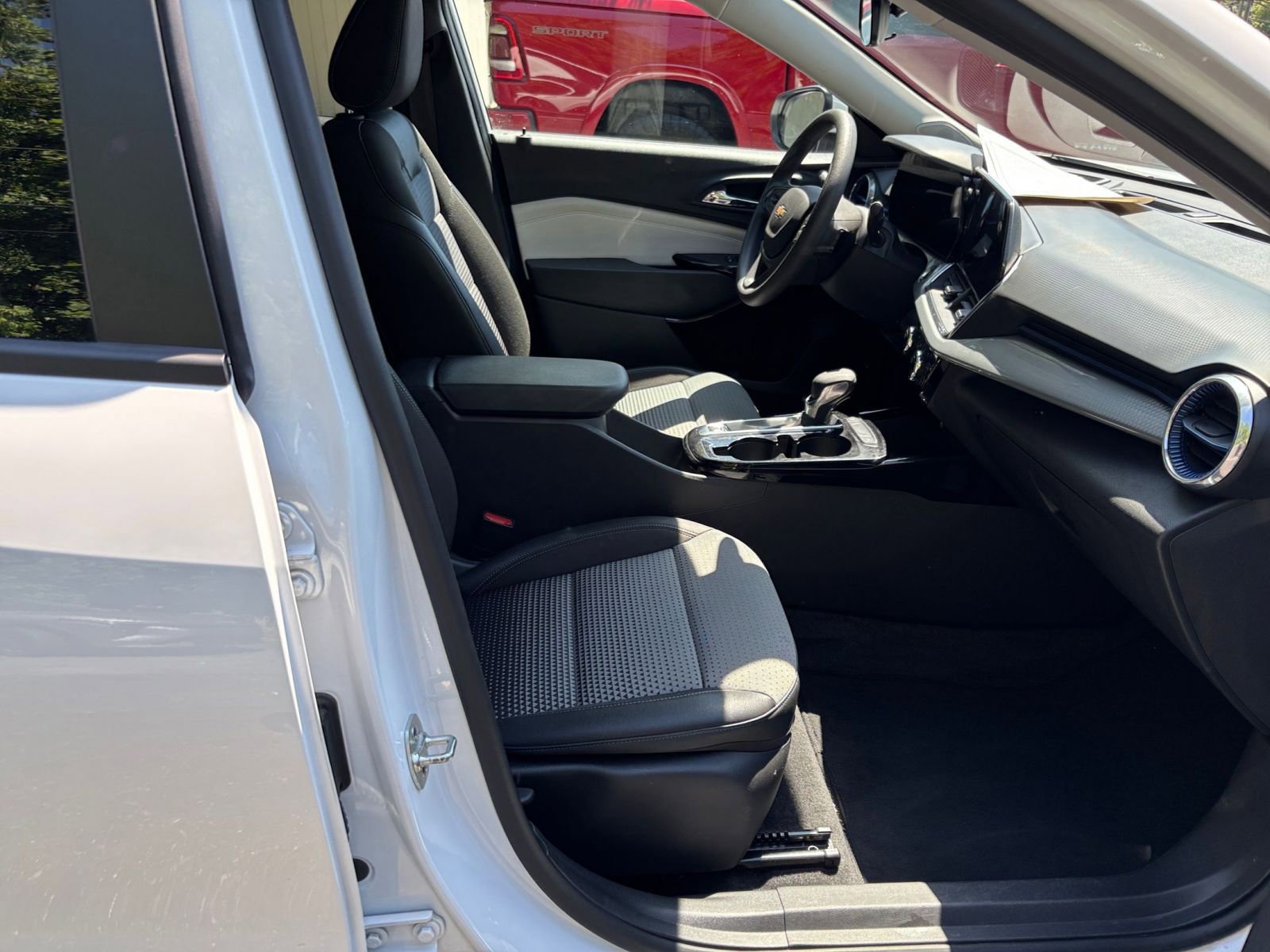 Thumbnail: 2025 Chevrolet Trax - 22