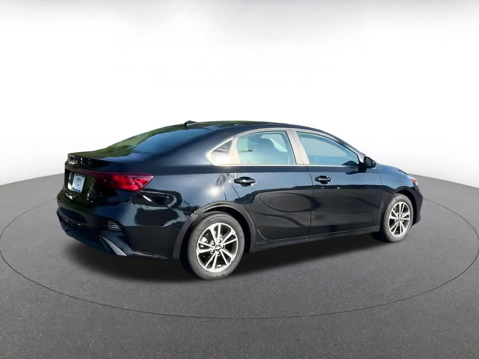 Thumbnail: 2024 Kia Forte - 8