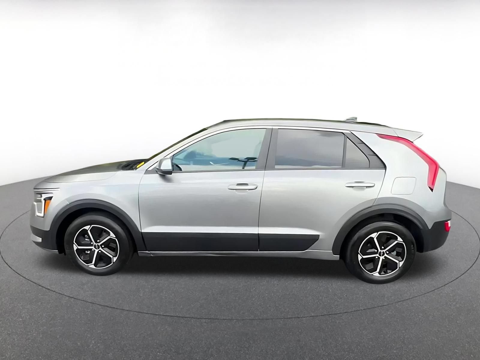 Thumbnail: 2026 Kia Niro - 9