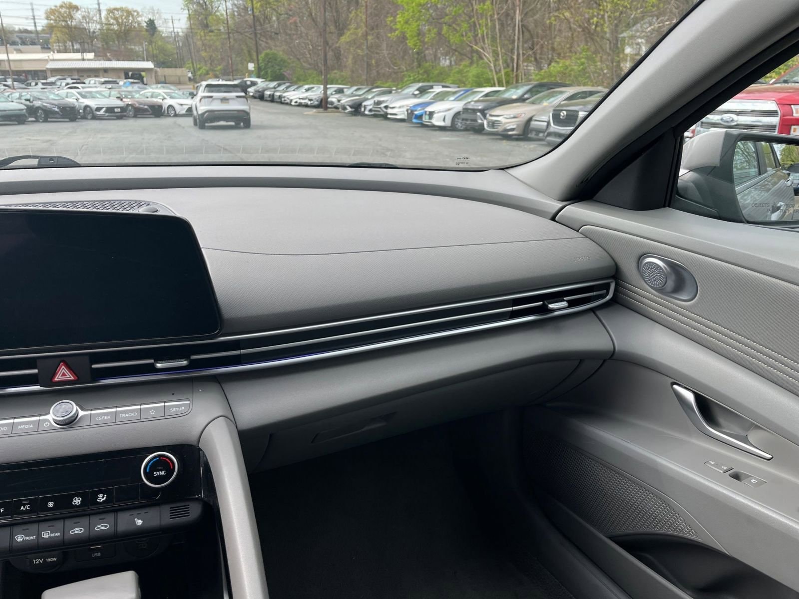 Thumbnail: 2025 Hyundai Elantra - 32