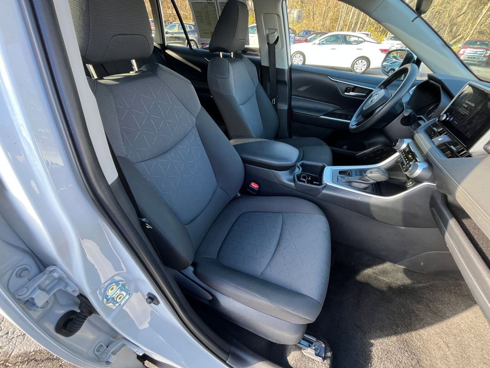 Thumbnail: 2025 Toyota RAV4 - 32