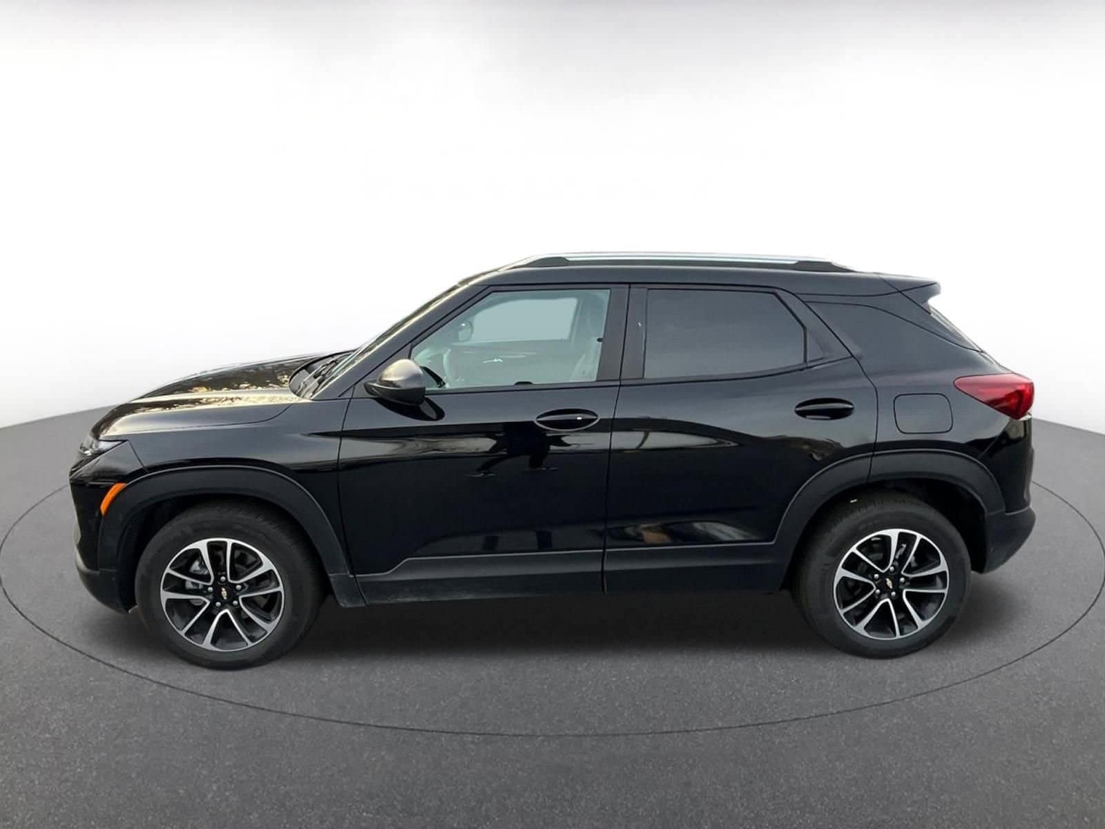 Thumbnail: 2025 Chevrolet Trax - 6