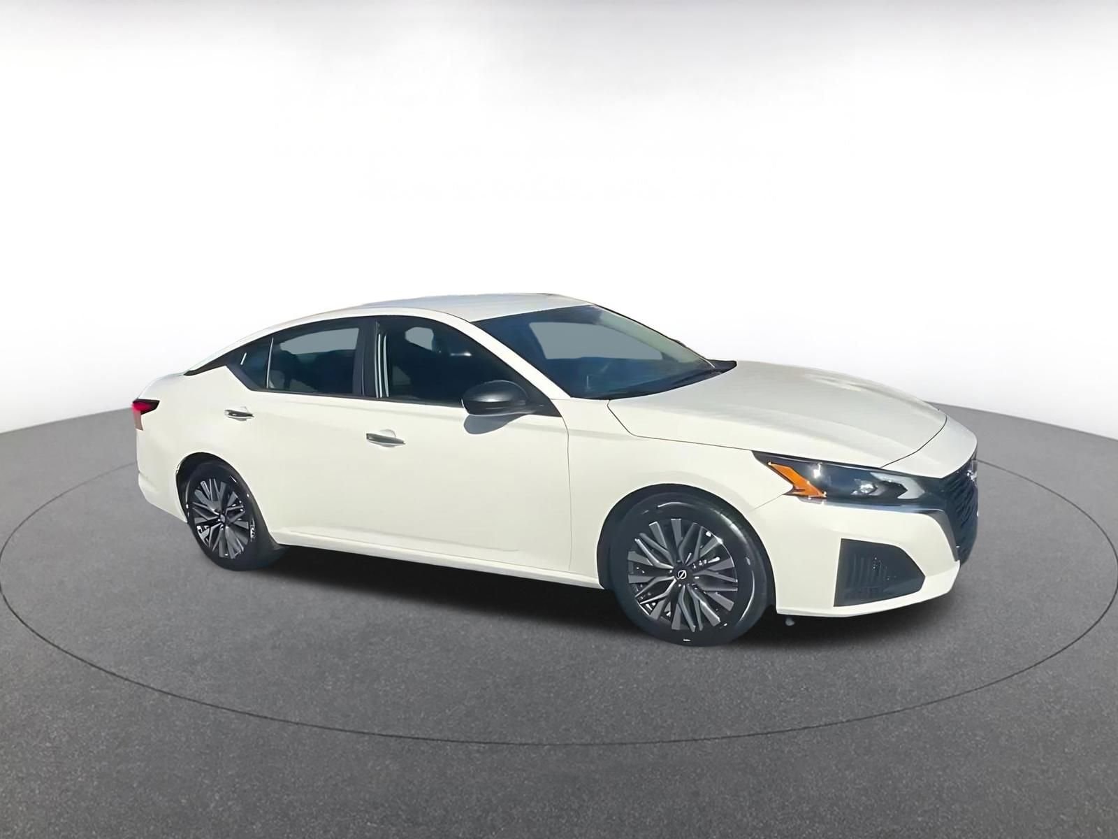 Thumbnail: 2025 Nissan Altima - 2