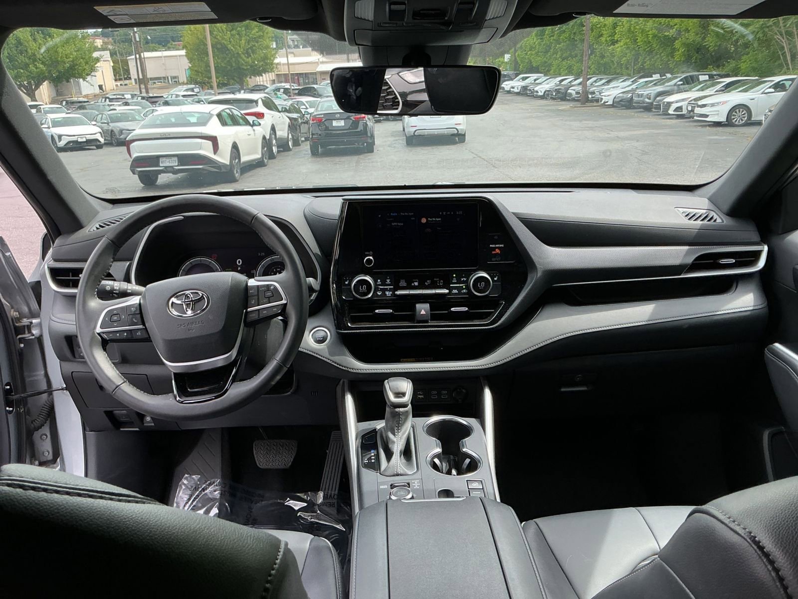 Thumbnail: 2025 Toyota Highlander - 31