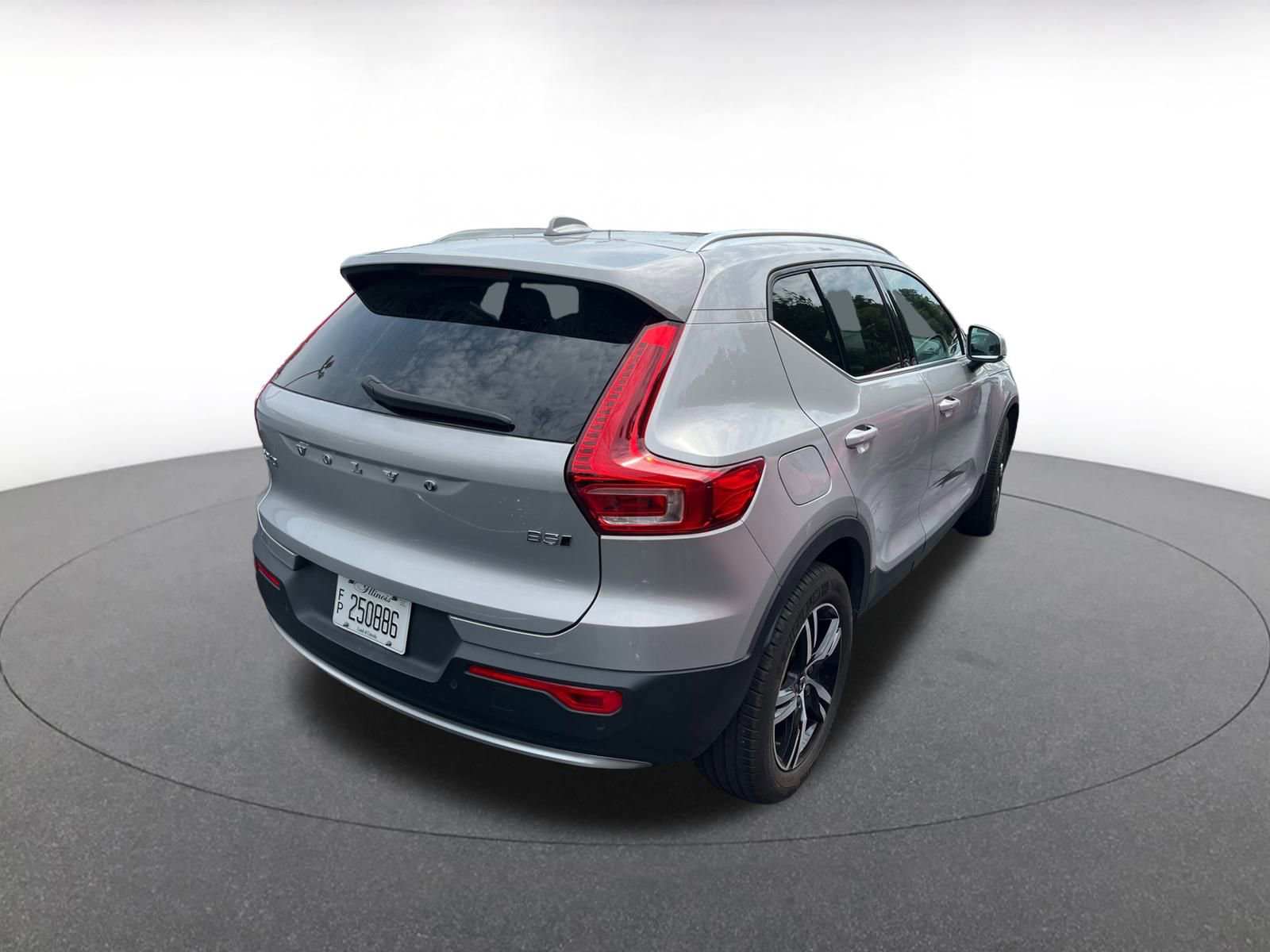 Thumbnail: 2024 Volvo XC40 - 24