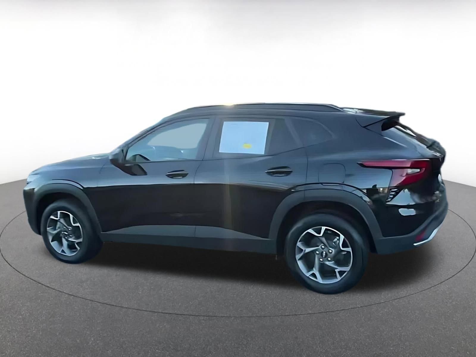 Thumbnail: 2025 Chevrolet Trax - 8