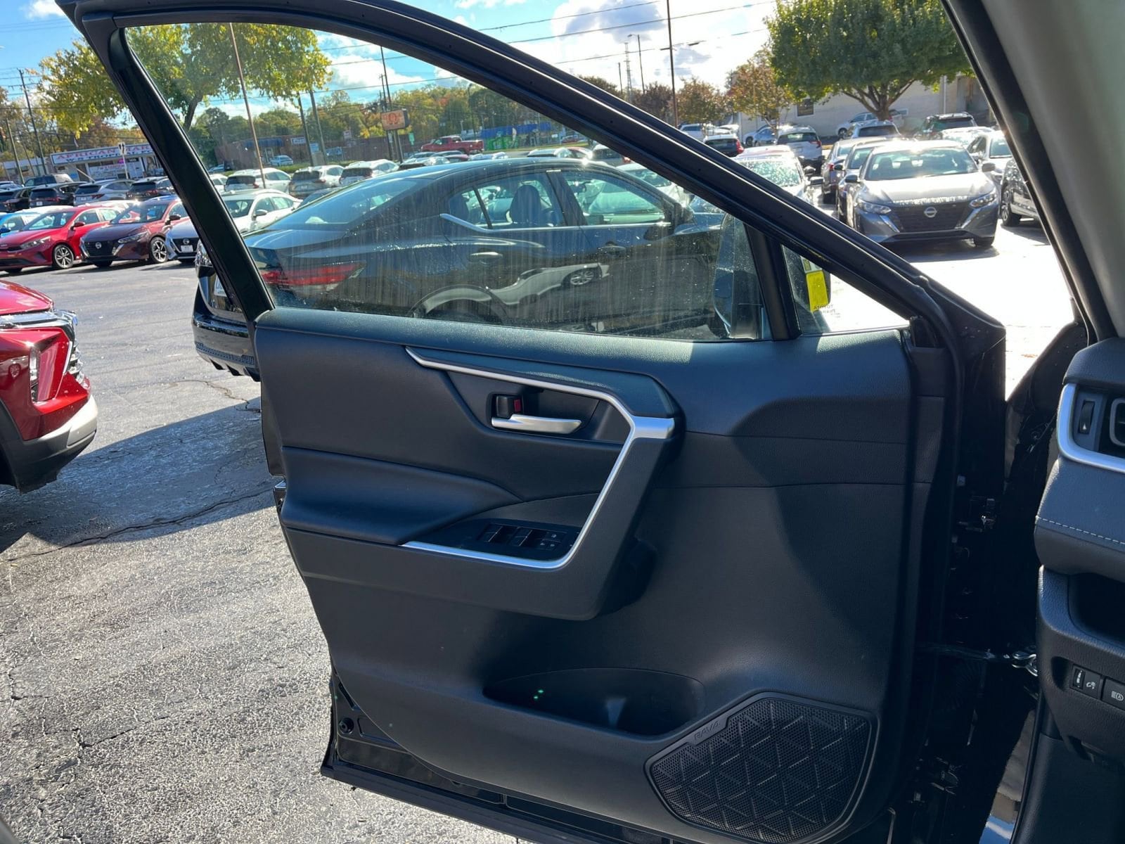 Thumbnail: 2025 Toyota RAV4 - 18