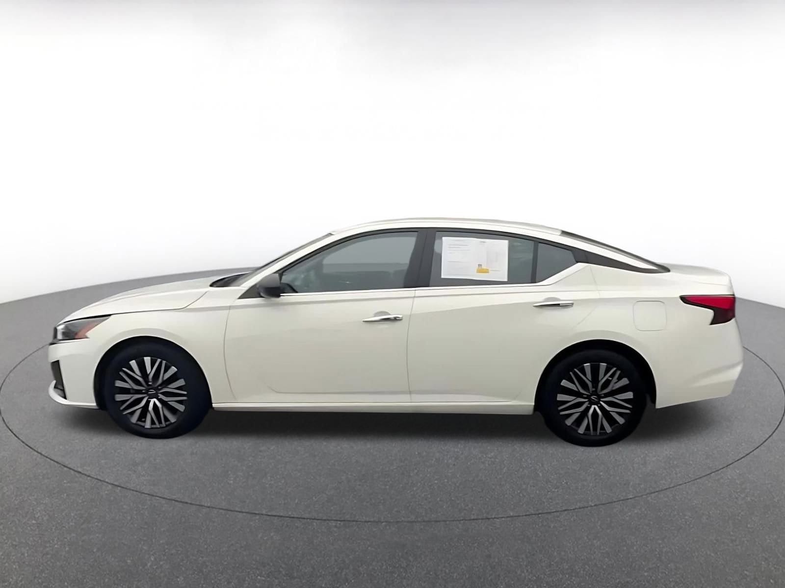 Thumbnail: 2025 Nissan Altima - 9