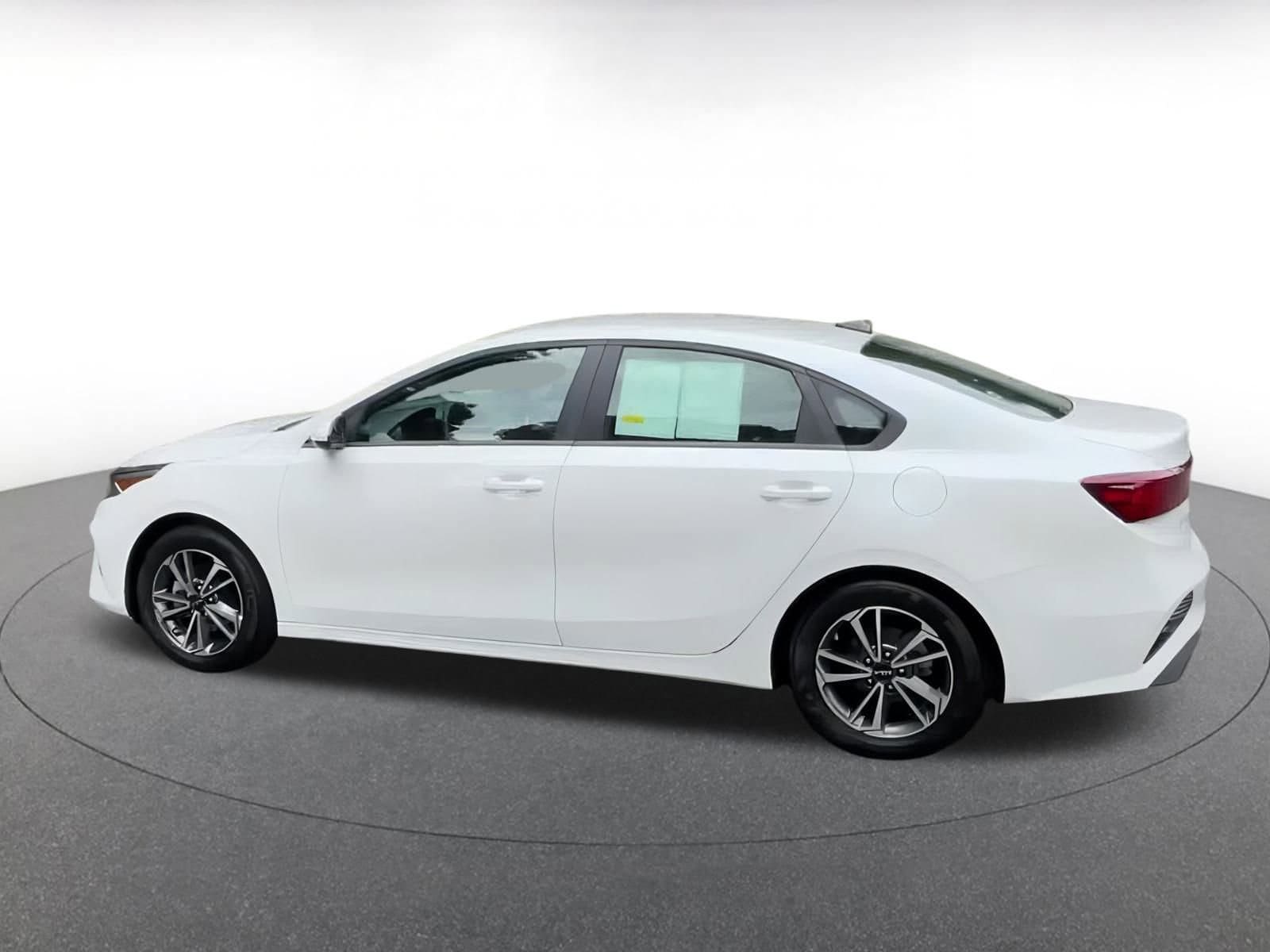 Thumbnail: 2024 Kia Forte - 10