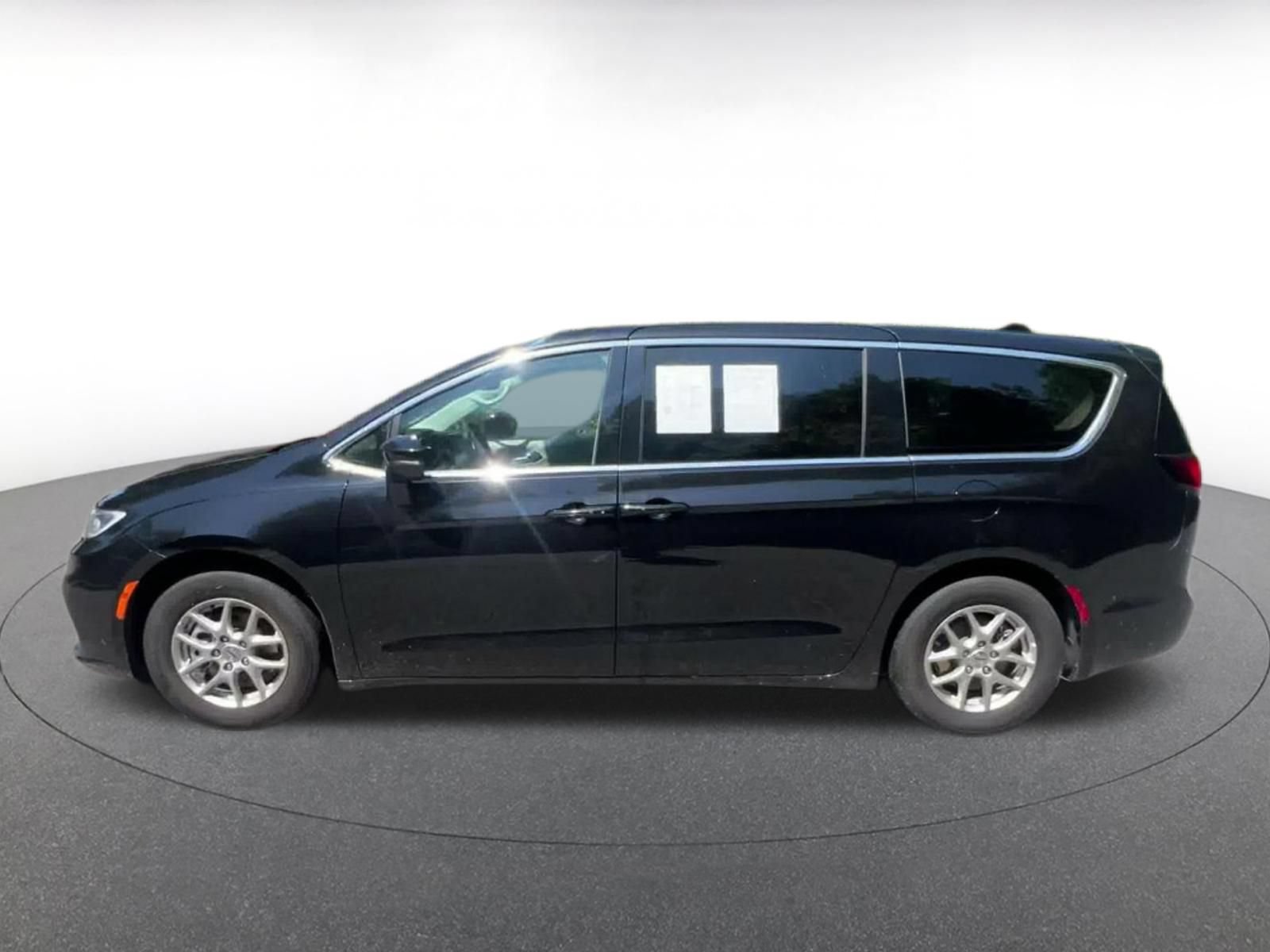 Thumbnail: 2024 Chrysler Pacifica - 7