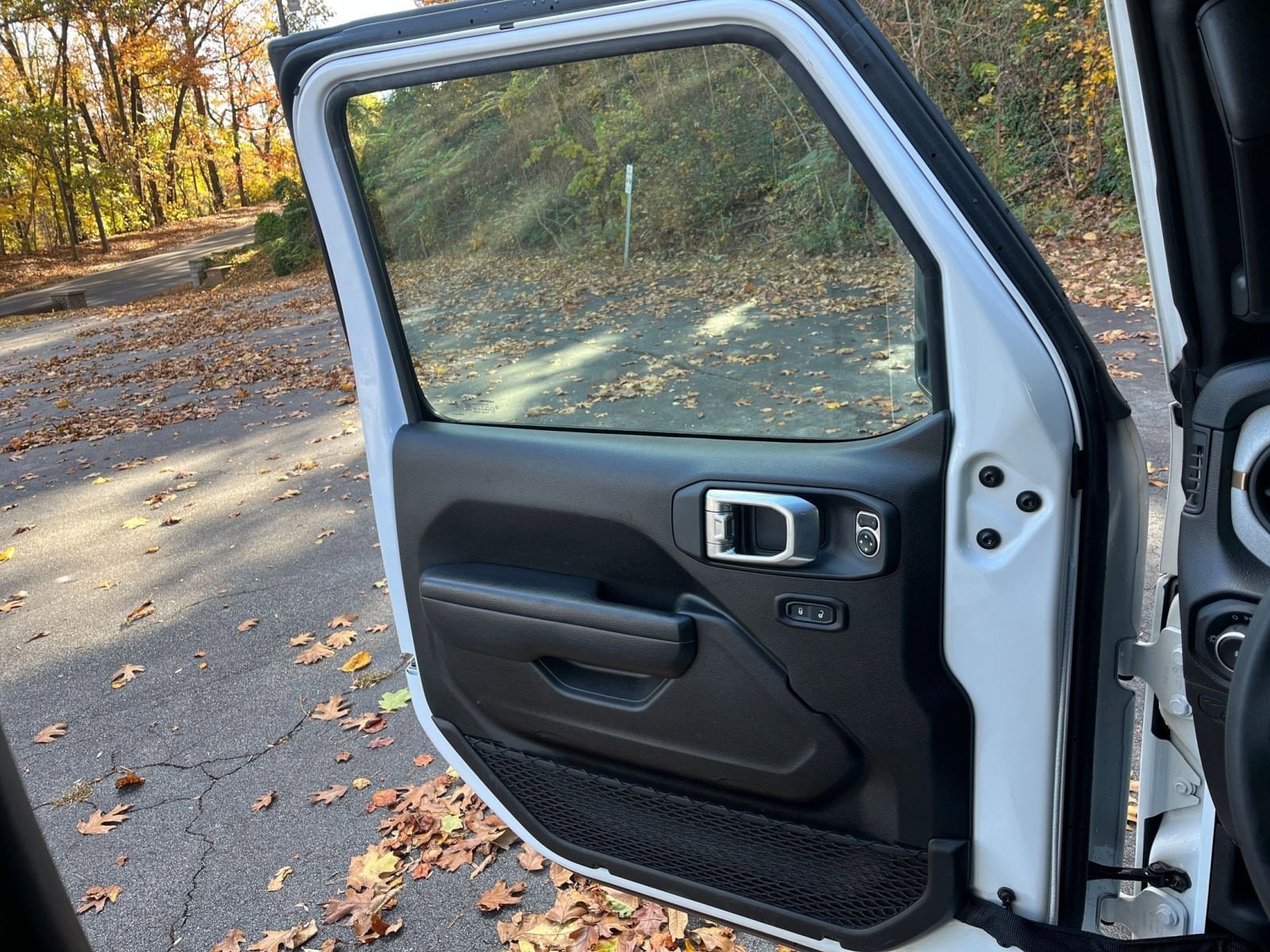 Thumbnail: 2025 Jeep Wrangler - 18