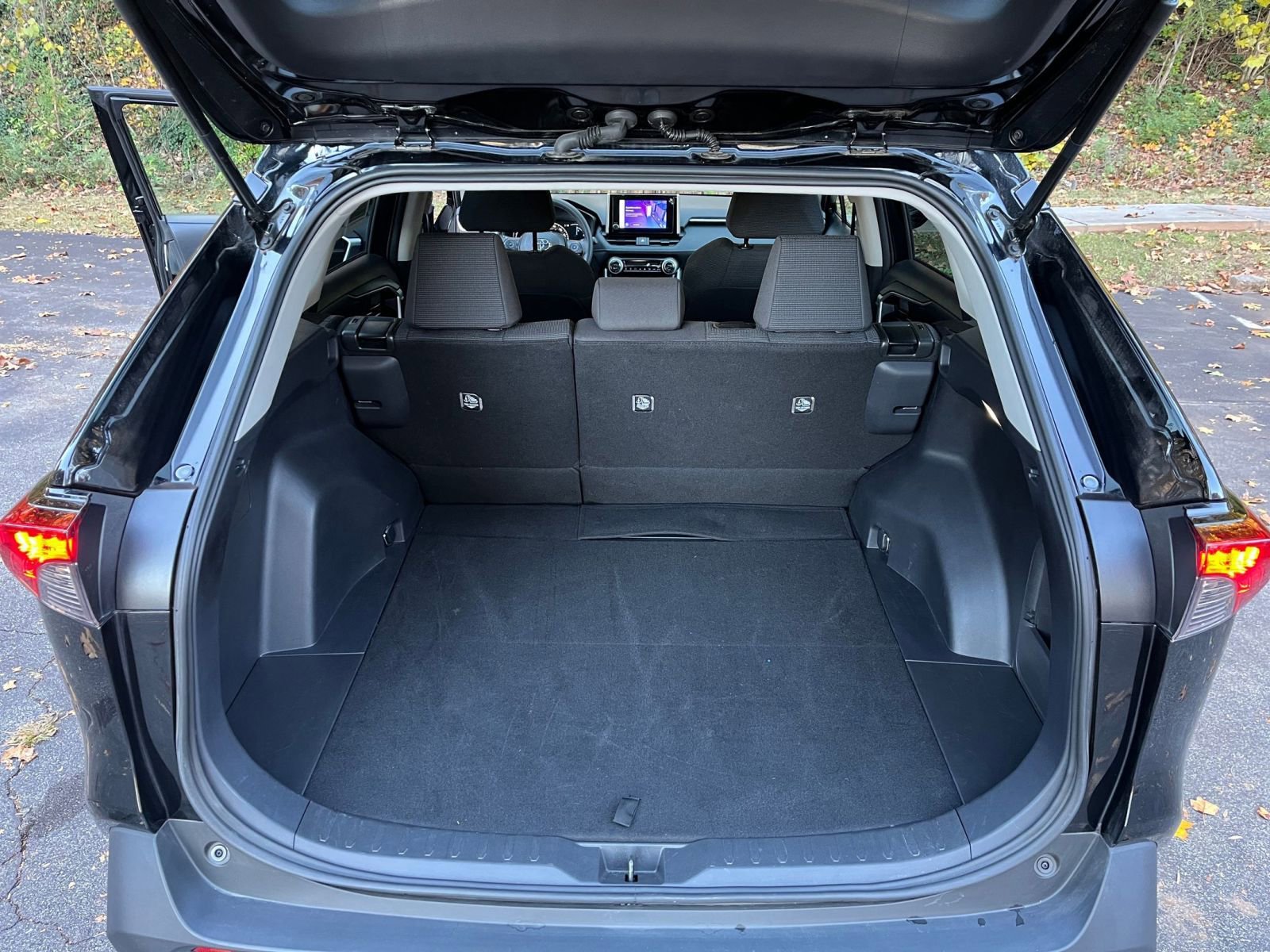 Thumbnail: 2025 Toyota RAV4 - 27