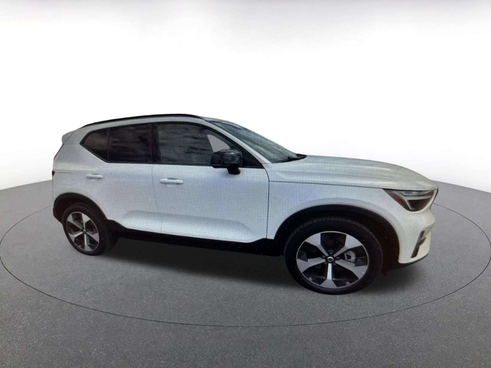 Thumbnail: 2024 Volvo XC40 - 4
