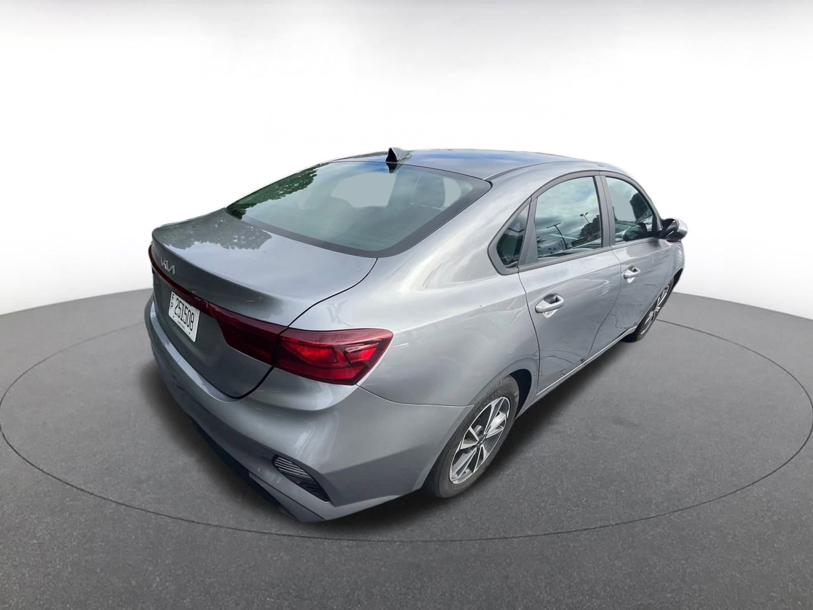Thumbnail: 2024 Kia Forte - 8