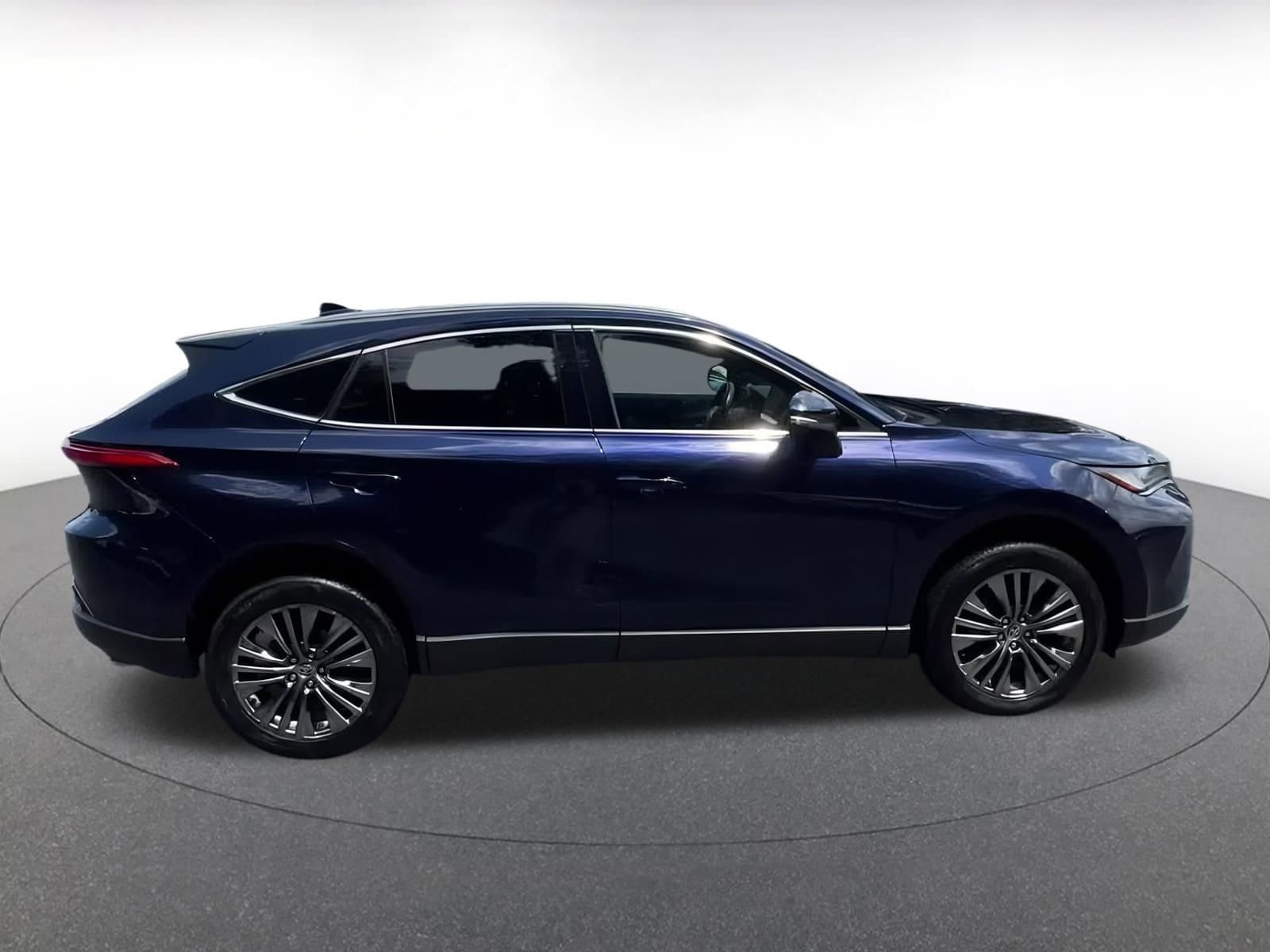 Thumbnail: 2023 Toyota Venza - 16