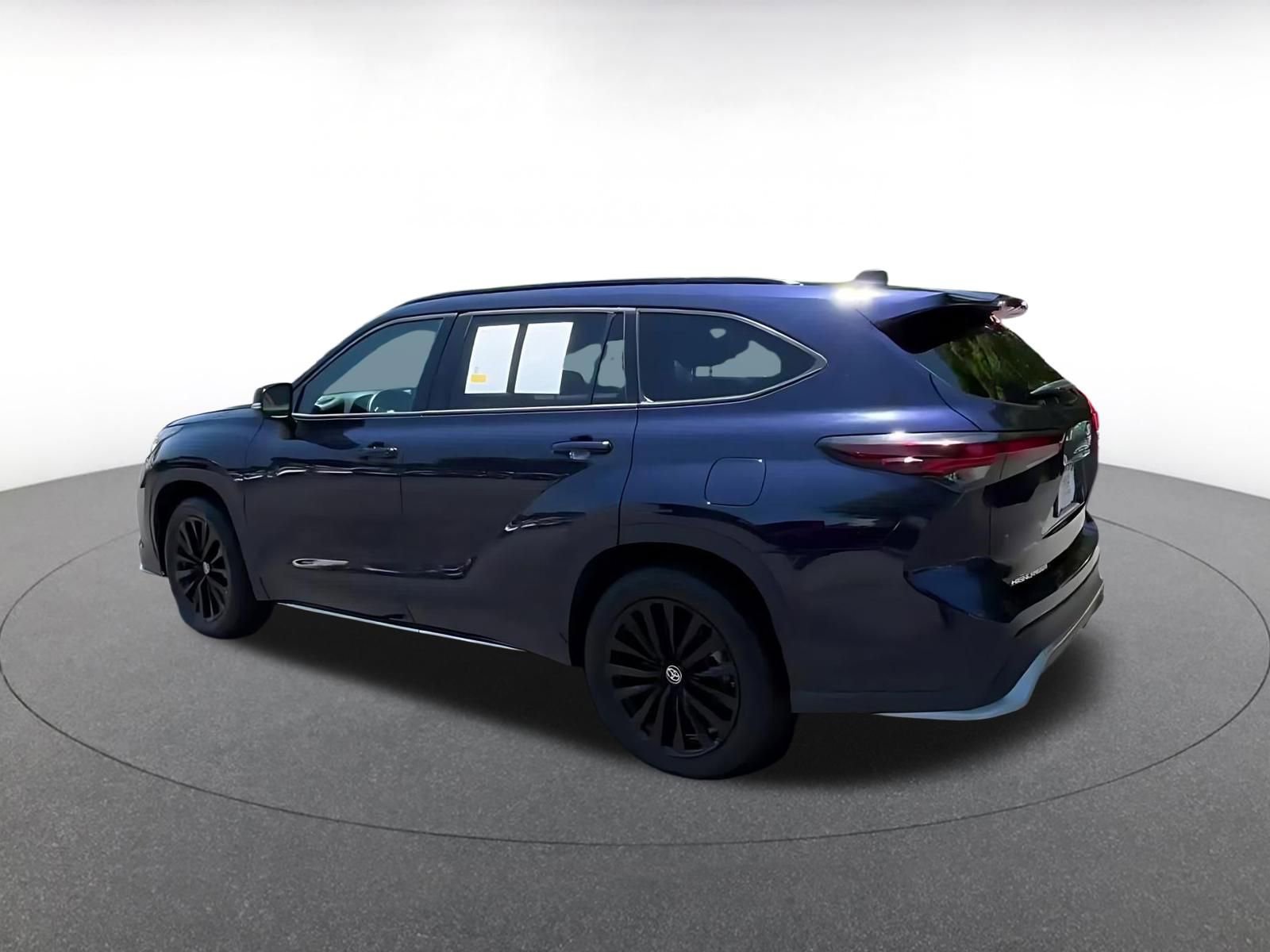 Thumbnail: 2025 Toyota Highlander - 10