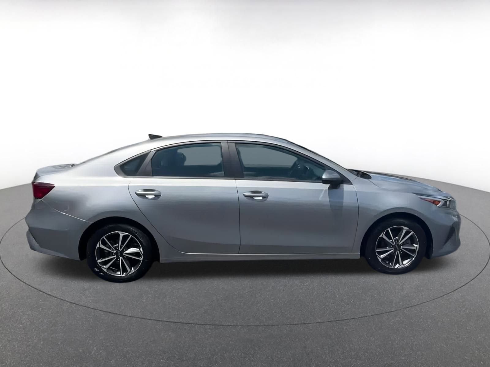 Thumbnail: 2023 Kia Forte - 16