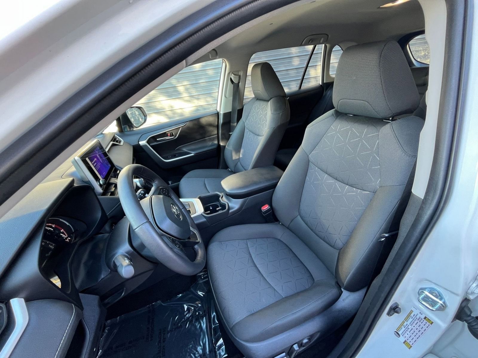 Thumbnail: 2025 Toyota RAV4 - 32