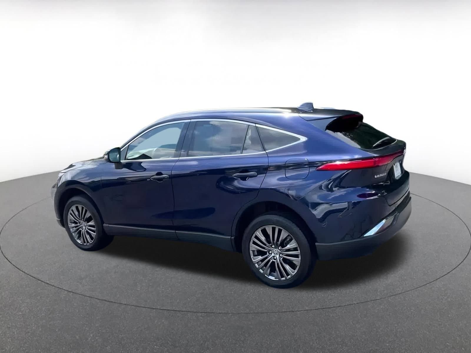 Thumbnail: 2023 Toyota Venza - 10