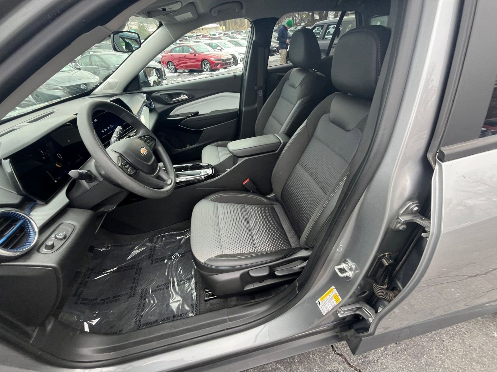 Thumbnail: 2025 Chevrolet Trax - 31