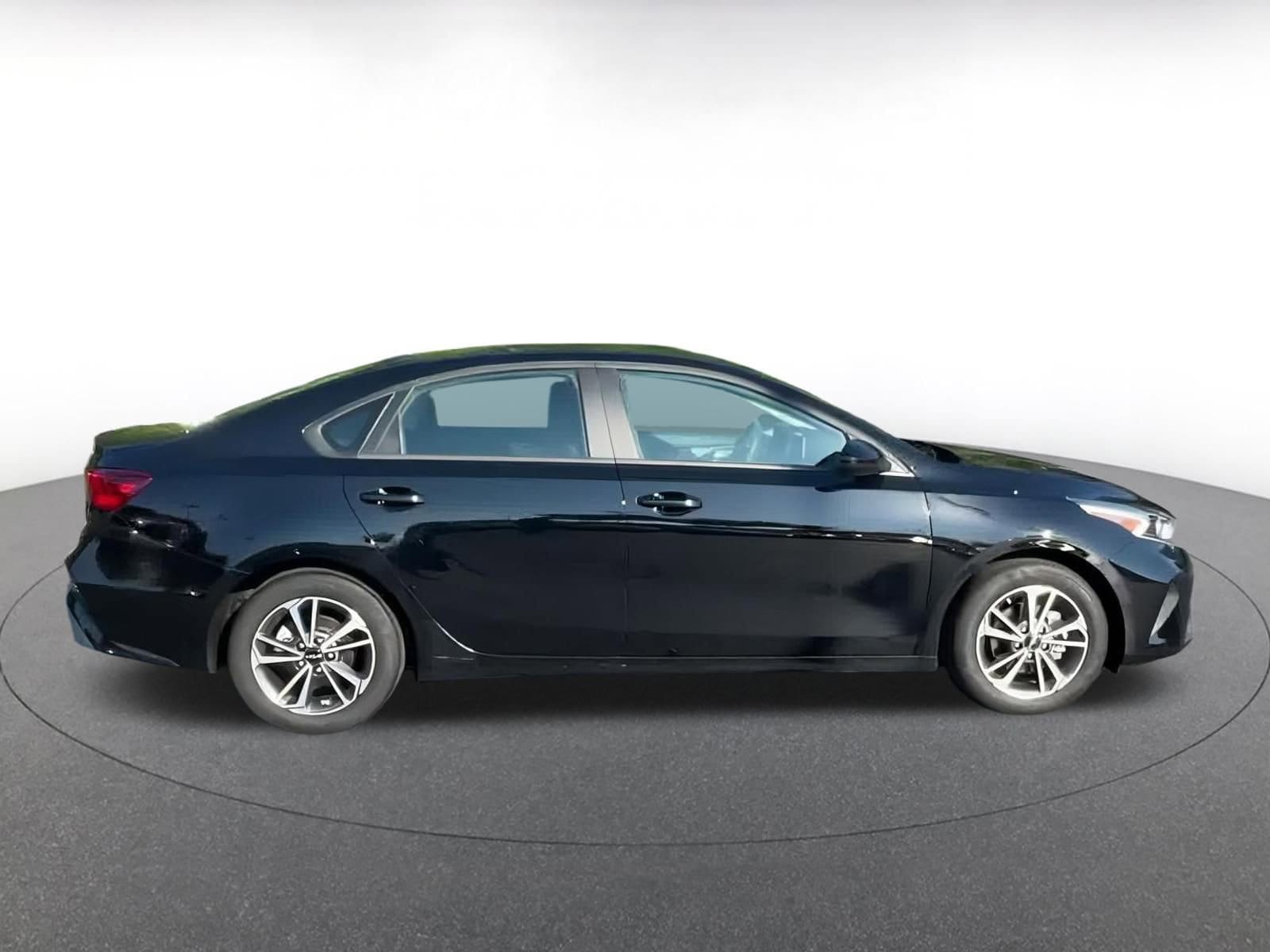 Thumbnail: 2024 Kia Forte - 10