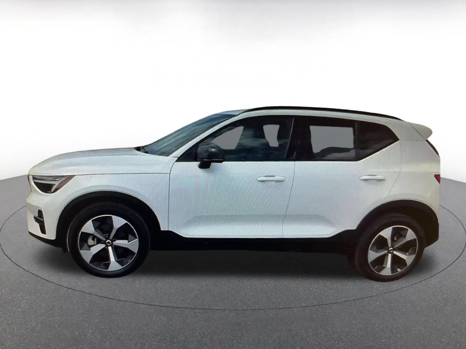 Thumbnail: 2024 Volvo XC40 - 7