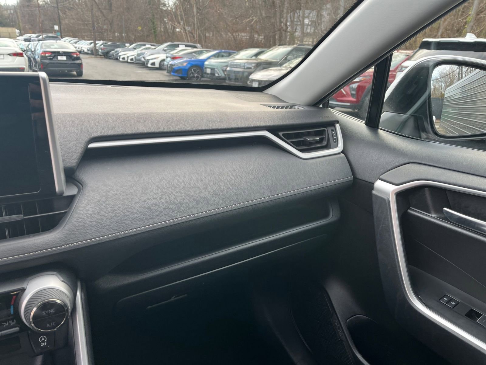 Thumbnail: 2025 Toyota RAV4 - 31