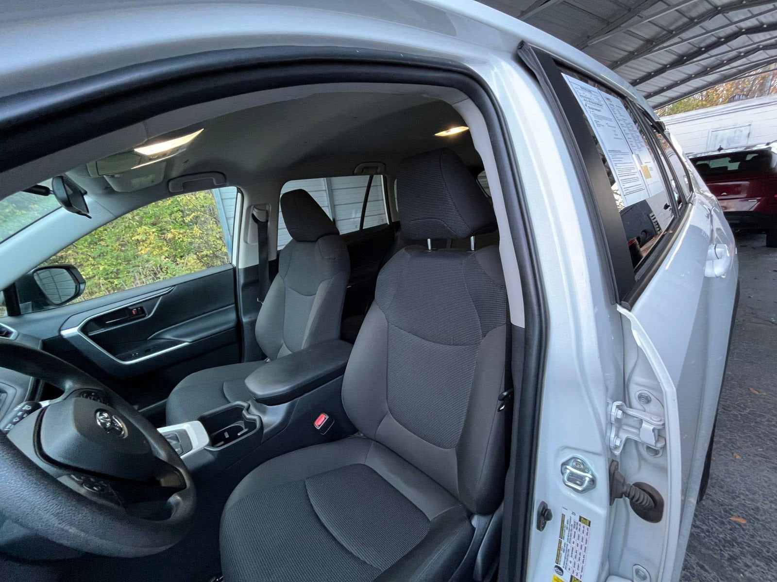 Thumbnail: 2025 Toyota RAV4 - 32