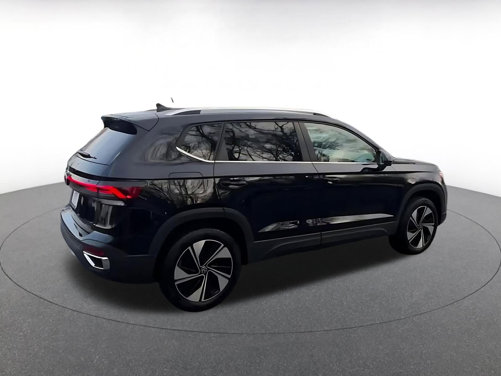 Thumbnail: 2025 Volkswagen Taos - 15