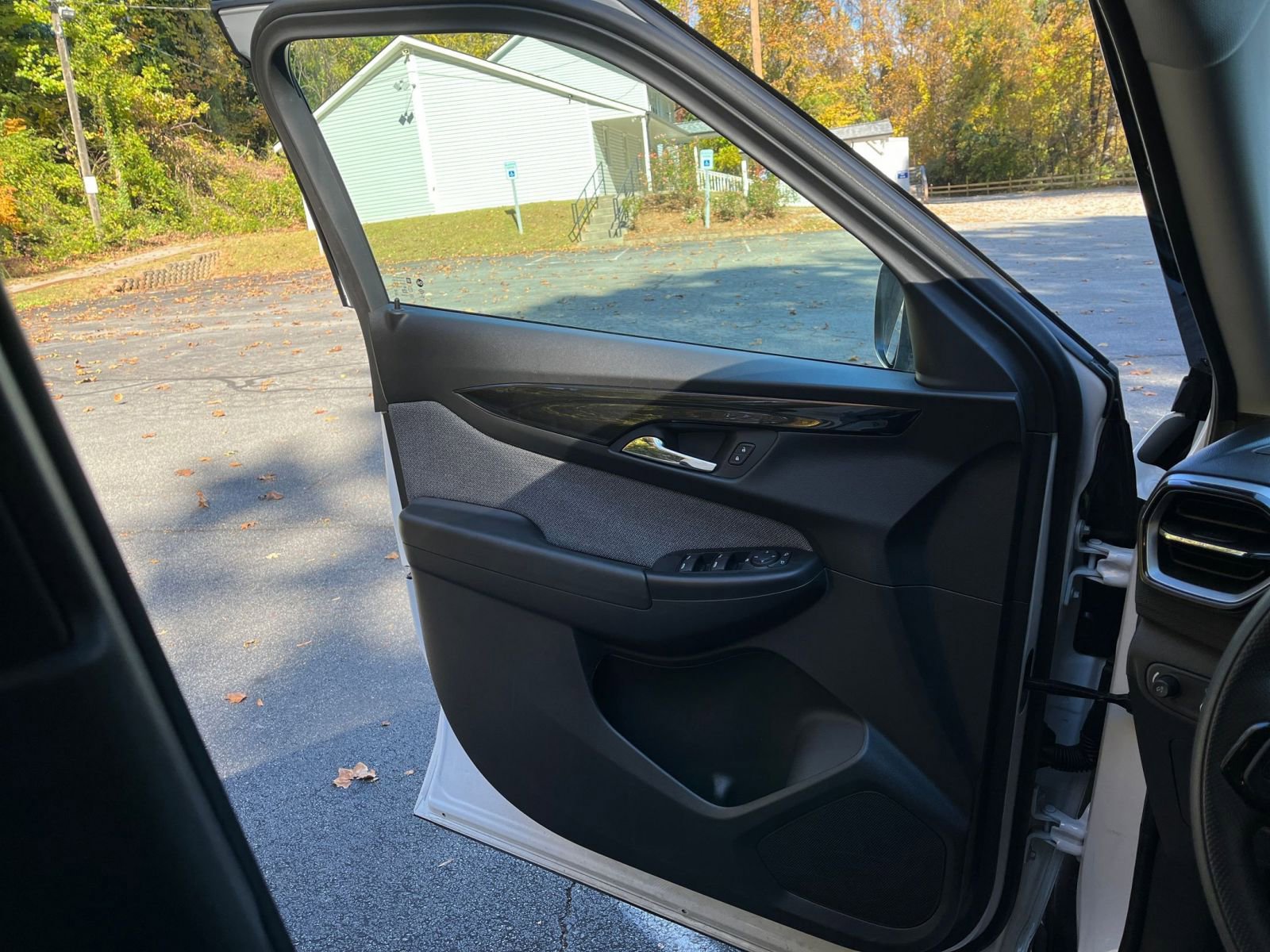 Thumbnail: 2025 Chevrolet TrailBlazer - 18