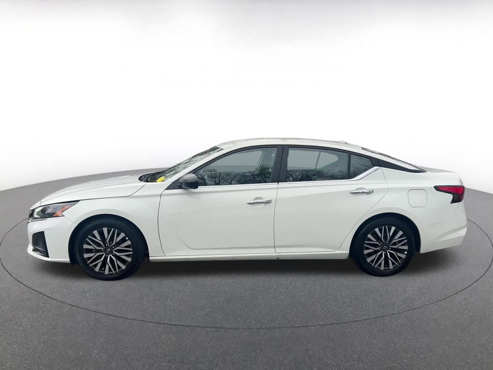 Thumbnail: 2025 Nissan Altima - 9