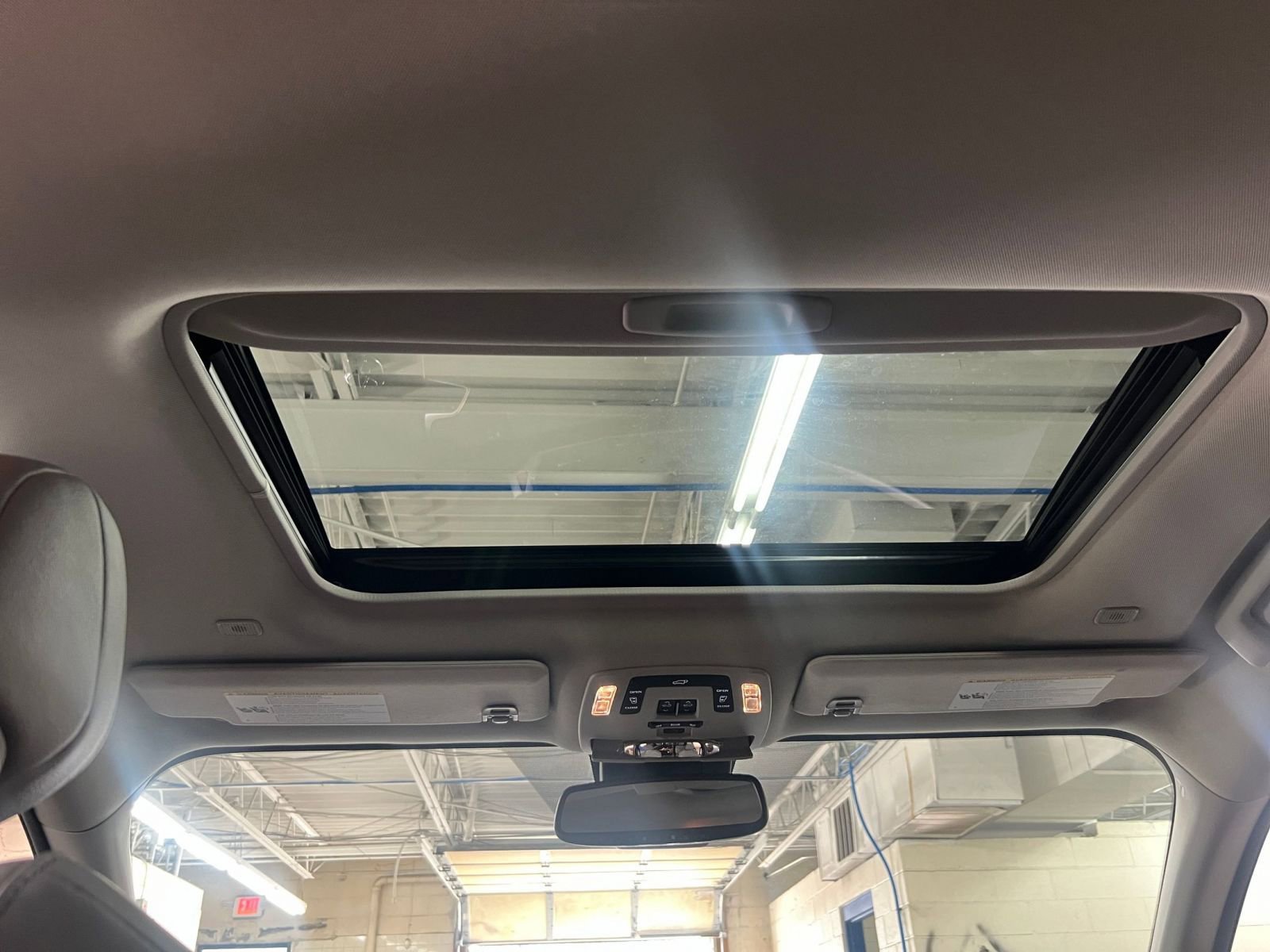 Thumbnail: 2025 Toyota Sienna - 25