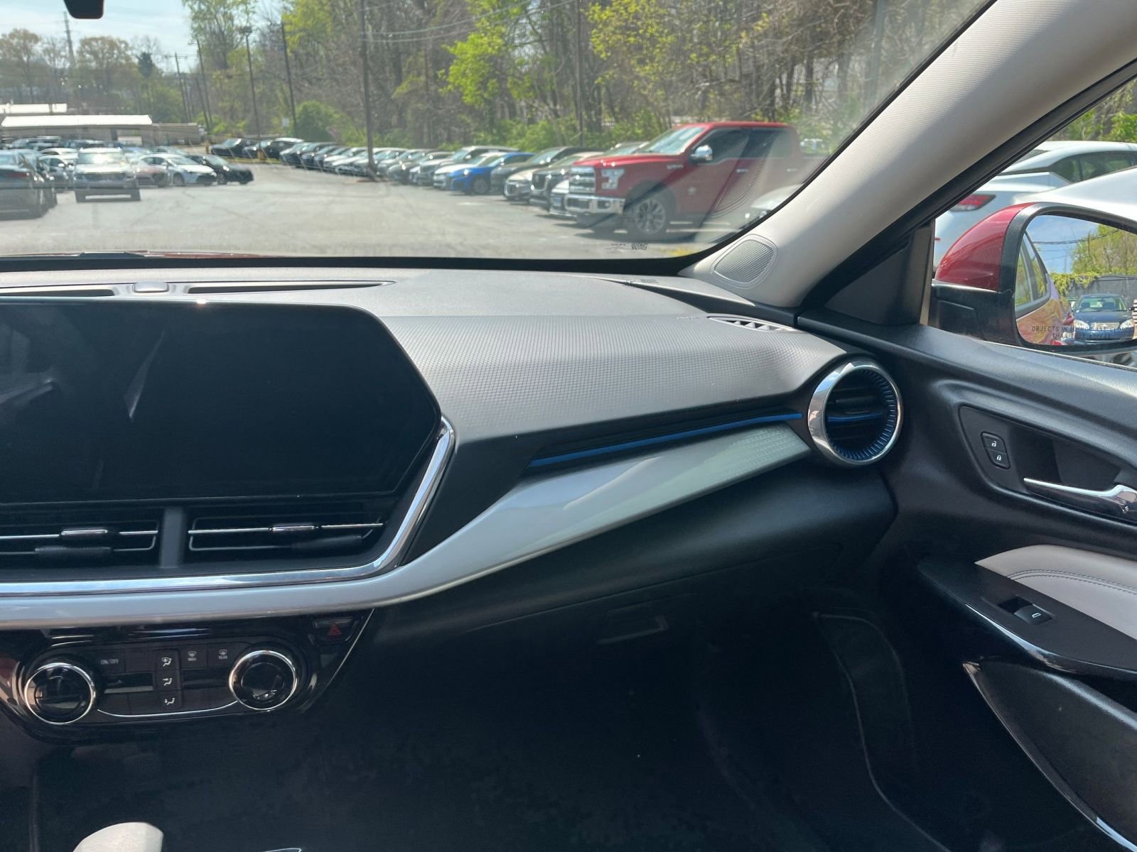 Thumbnail: 2025 Chevrolet Trax - 30