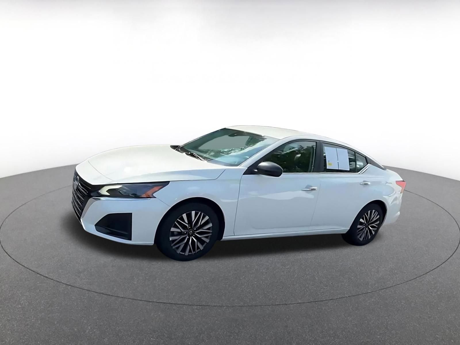 Thumbnail: 2025 Nissan Altima - 8