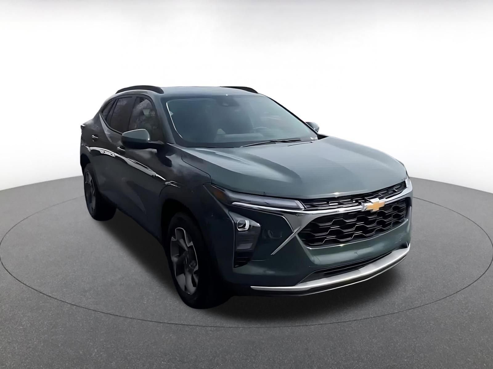 Thumbnail: 2025 Chevrolet Trax - 3