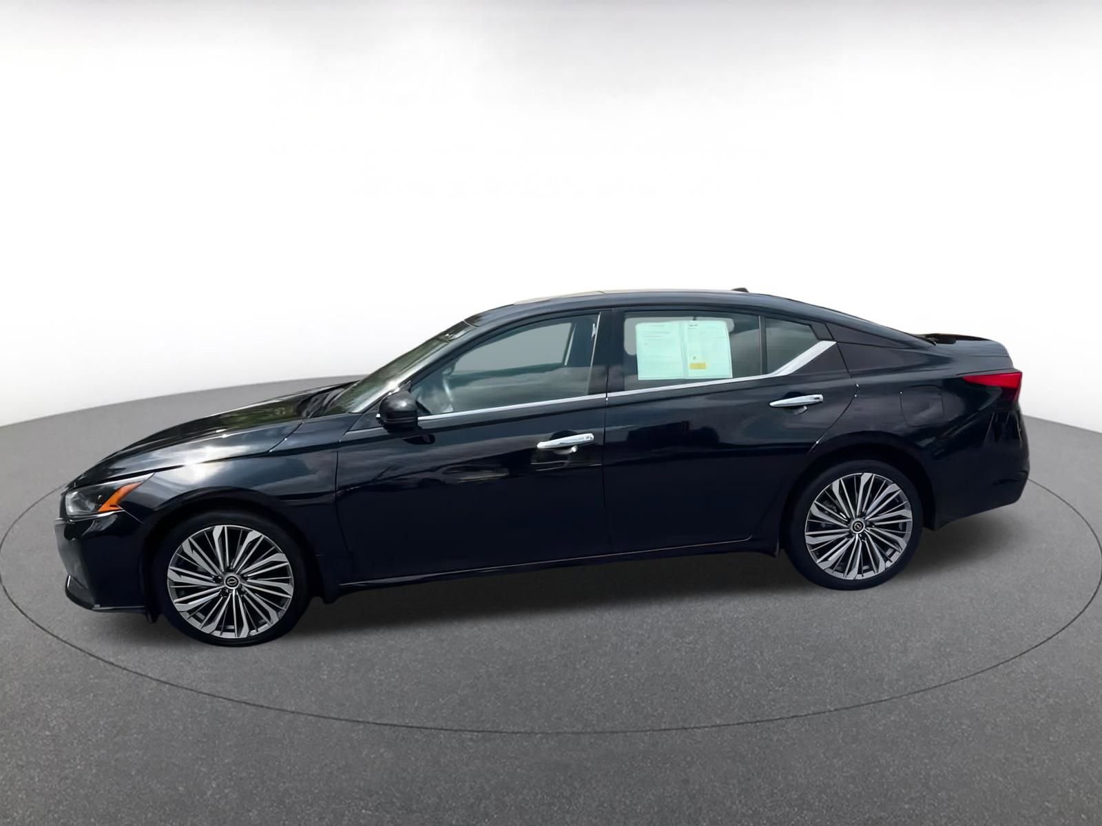 Thumbnail: 2024 Nissan Altima - 9