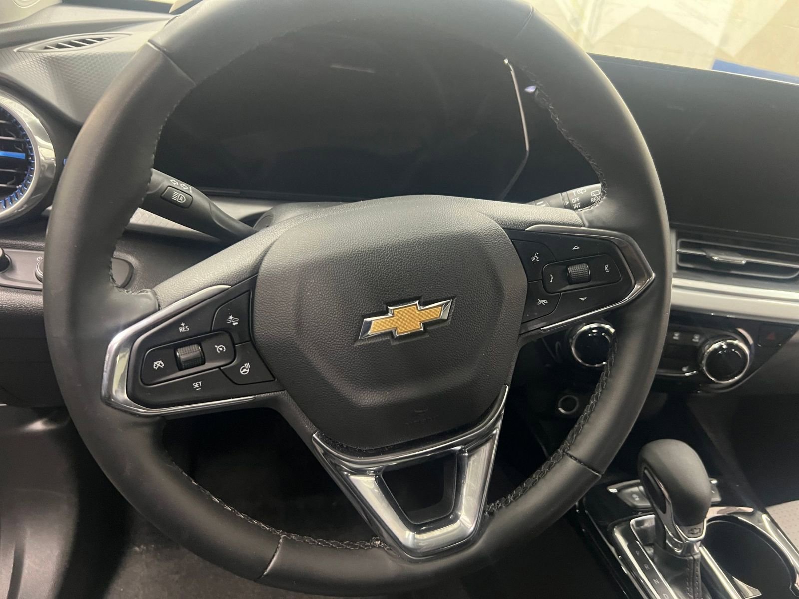 Thumbnail: 2025 Chevrolet Trax - 24