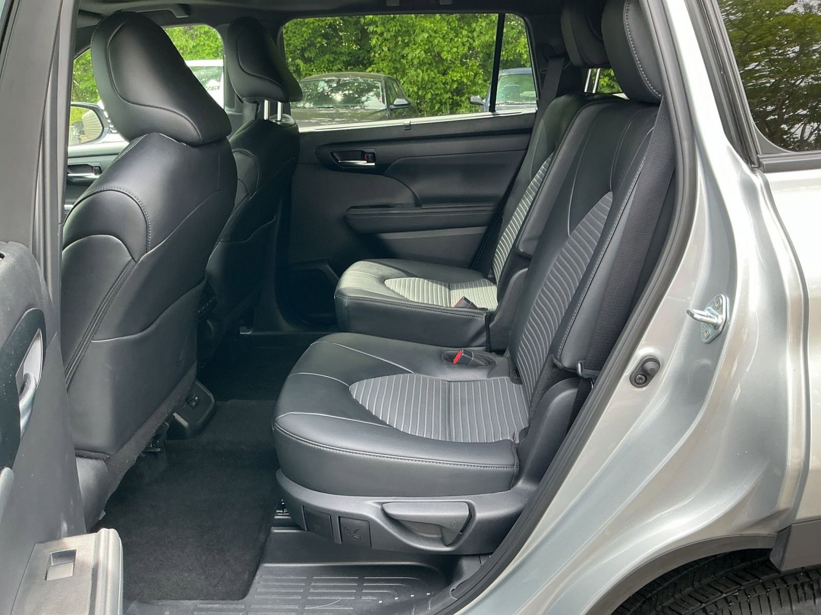 Thumbnail: 2025 Toyota Highlander - 22