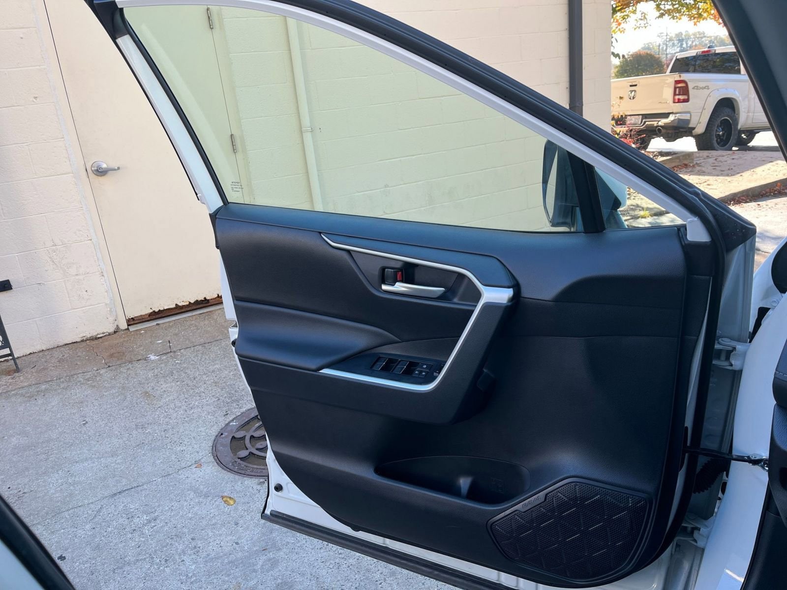 Thumbnail: 2025 Toyota RAV4 - 18