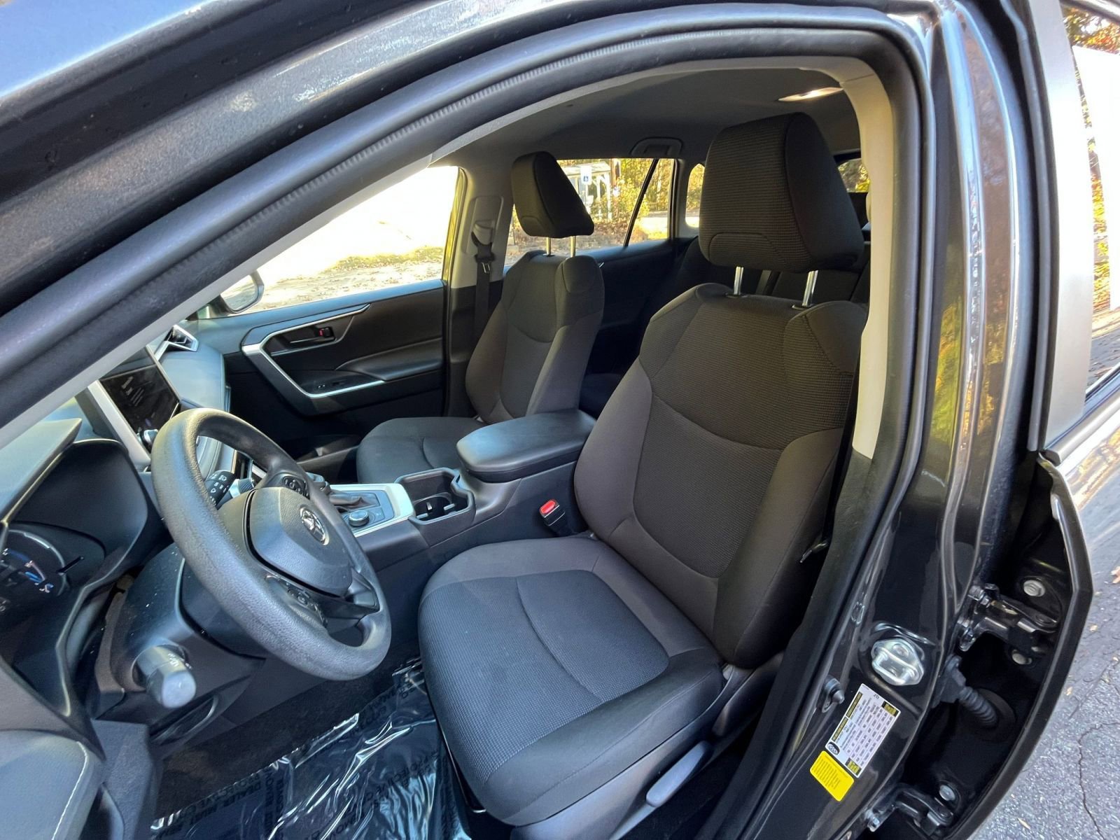 Thumbnail: 2025 Toyota RAV4 - 32