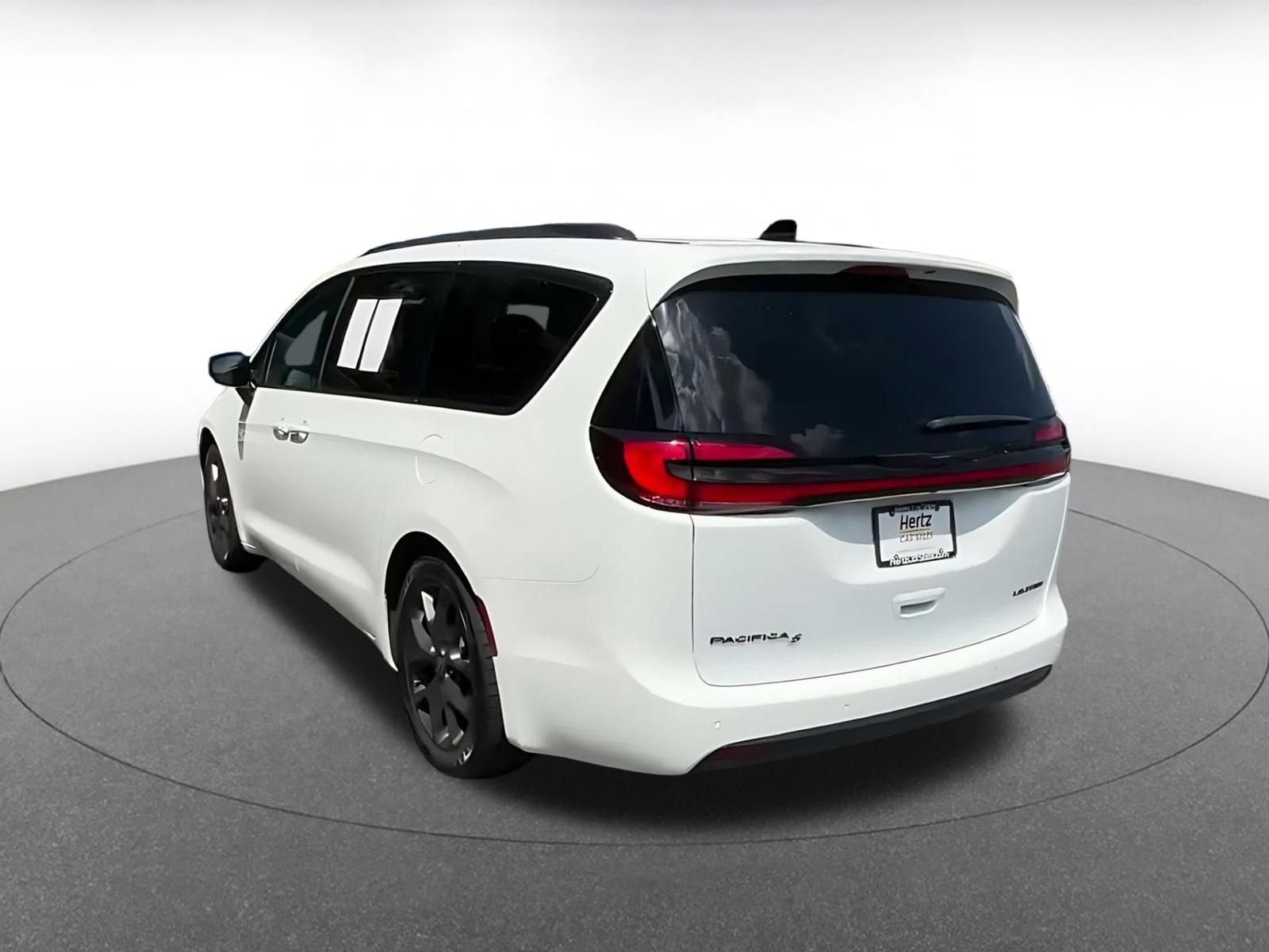 Thumbnail: 2025 Chrysler Pacifica - 10