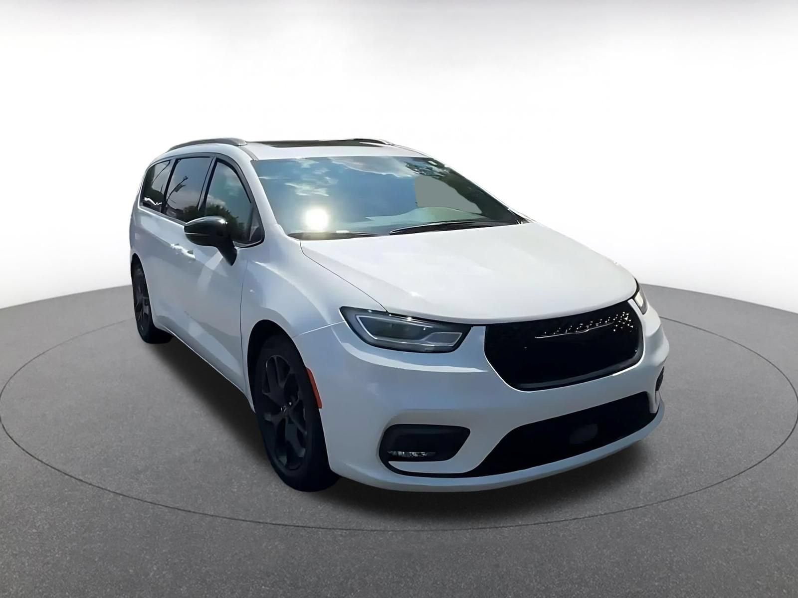Thumbnail: 2025 Chrysler Pacifica - 3