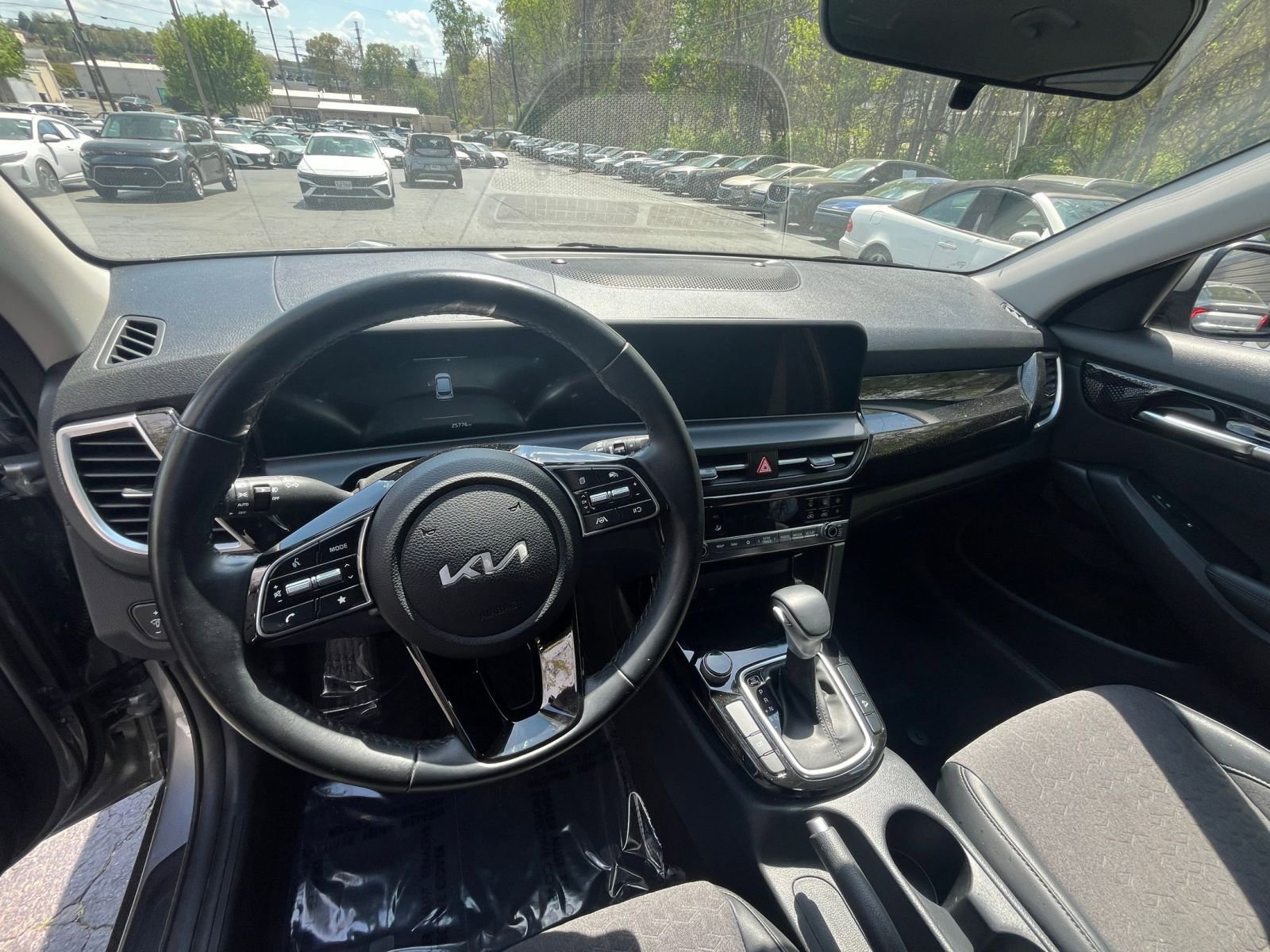 Thumbnail: 2025 Kia Seltos - 30