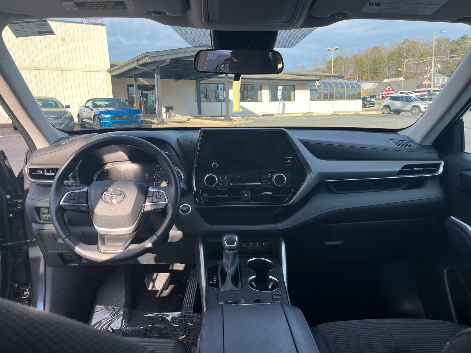 Thumbnail: 2025 Toyota Highlander - 30