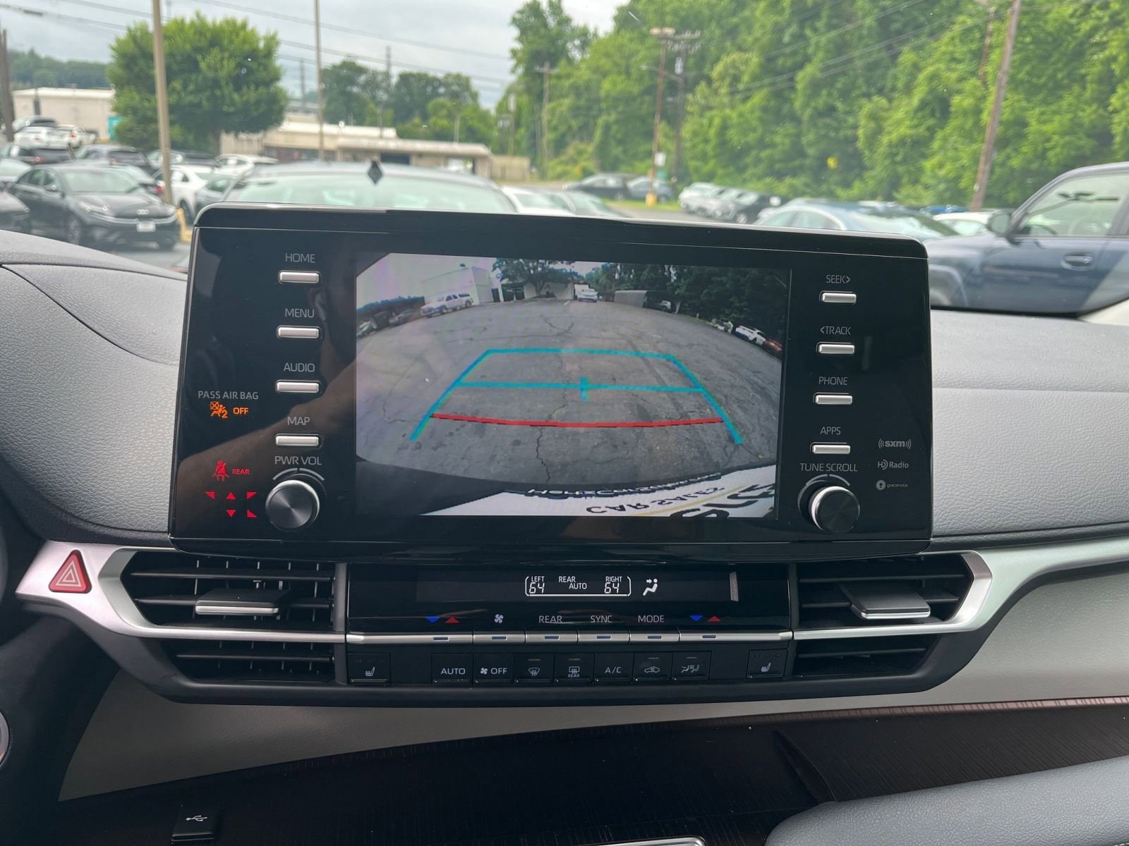 2024 Toyota Sienna XLE 17